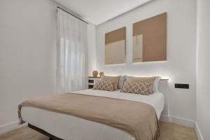 Lovely apartment & balcony by ELE Apartments