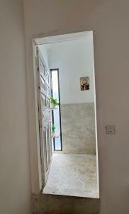 Lilly travel on budget- Bassac land