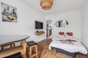 Paris Elegant 1BR in front of Montparnasse - Metro 2min - 50" TV