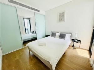 Waterview Family Residence at Rhodes with 3 bedrooms, Parking