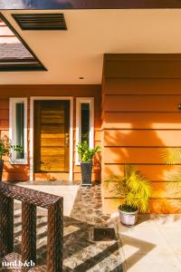Cedar Home Tagaytay Poolside Stay Taal View