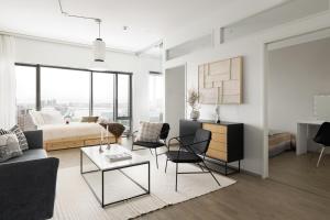 Scandinavian Minimalist Seaside Flat on Top Metro with downtown view