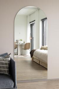 Scandinavian Minimalist Seaside Flat on Top Metro with downtown view