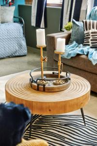 Industrial Chic, 2BR, FREE Valet, Downtown, Gym, Pool