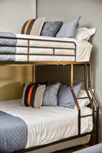 Industrial Chic, 2BR, FREE Valet, Downtown, Gym, Pool