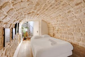 Paris Hideaway, Private Cinema - GetHosted