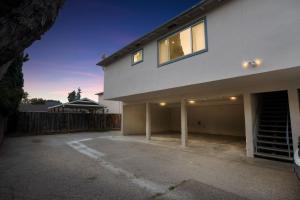 Modern 2BR Unit with Covered Parking in Santa Clara apts