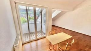 Schickes Studioapartment mit Balkon