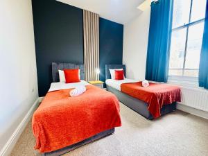 3 bedroom High Ceiling Flat with Seaview