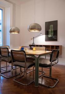 Spacious, Bright Flat with 2 plus 1 Double Bedrooms