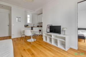 Saint Dominique 2 - KP - Apt for 4 in heart of Paris near Eiffel tower