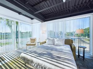 Rocket Launch View Loft Near Beach & Port-Unit 209