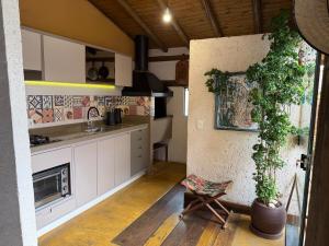 Casa com vista da lagoa e natureza até a praia