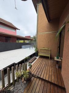 Casa com vista da lagoa e natureza até a praia