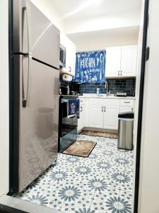 Cozy 2BR in Newark for Families, Work & Long Stays