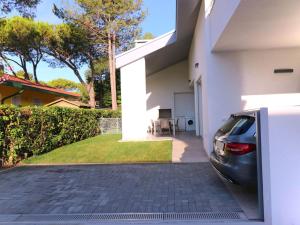 Brand new villa with private fenced garden