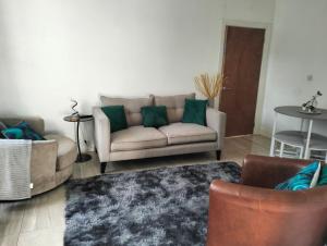 Canalside View House - Modern 11 Bed Retreat in the Yorkshire Dales