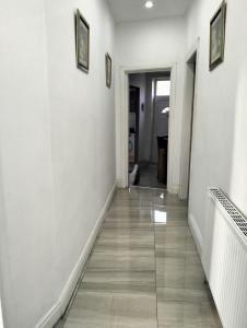 Canalside View House - Modern 11 Bed Retreat in the Yorkshire Dales