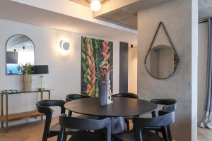 Modern & Spacious Penthouse with Ocean, Mountain & City Views