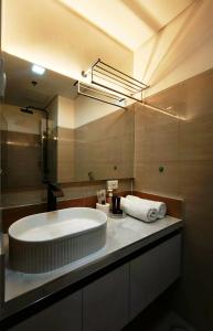 Sithonia Suite, Shore Residences Tower C near MOA