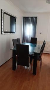 3 Bedroom Cozy House-Short and Long Stay