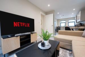 Stylish 2BR Retreat - Sleeps 6 - Central Chatham