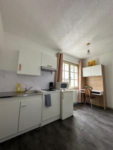 Petit studio rénové en centre ville - Apt8