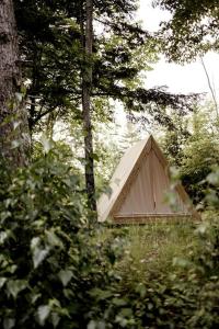Idyllic Safari Tent with Sauna and Amazing Views in North Woodstock, New Hampshire