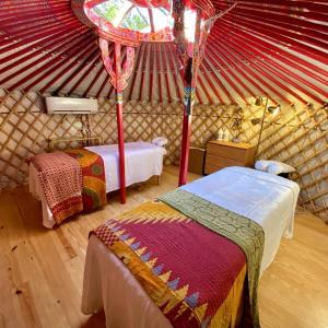 Peaceful Couples Yurt with Hot Tub in Dripping Springs, Texas