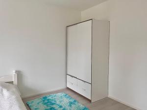 Next to a ski trail & free parking