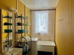 Next to a ski trail & free parking