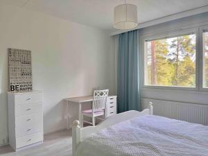 Next to a ski trail & free parking