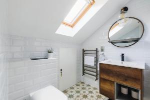 3 bedrooms with roof terrace in fabulous Fulham