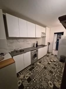 3 bedroom apartment 1 m from RER D, Parking, Wi-Fi, gym