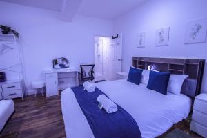 Spacious 3-Bed Detached Home in London-Greenford