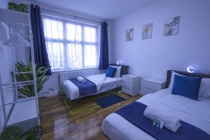 Spacious 3-Bed Detached Home in London-Greenford