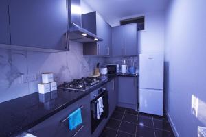 Spacious 3-Bed Detached Home in London-Greenford