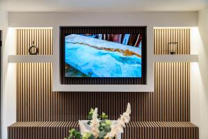 Newly renovated Atherton home by Train station