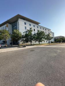 AppartHôtel avec Balcon et Netflix - Avignon gare TGV Confluence