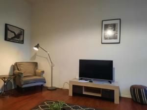 Stylish 2BR in Old Town Gem