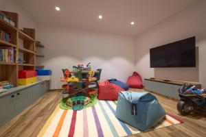 ULTIMATE Les Gets Luxury - Above the Clouds with Sauna, Pool etc - Mansion Ensolielle for 15