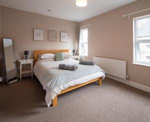 Whole Town House - Town centre!