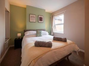 Whole Town House - Town centre!