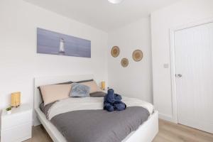 Free Parking - 4 Bedroom House