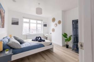 Free Parking - 4 Bedroom House