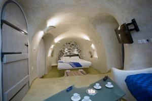 Winery Cave room in Αura Cave
