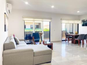 Cozy apartment with pools near the beach