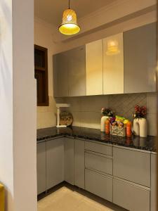 Vintage Themed apartment, private Cozy space with fast wifi in Delhi NCR