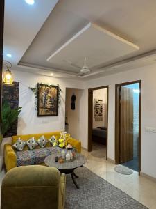 Vintage Themed apartment, private Cozy space with fast wifi in Delhi NCR