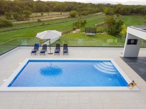 Holiday Home Oasis for You with Heated Pool